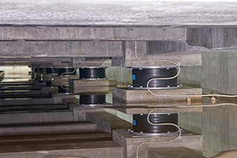 Seismic isolation structure