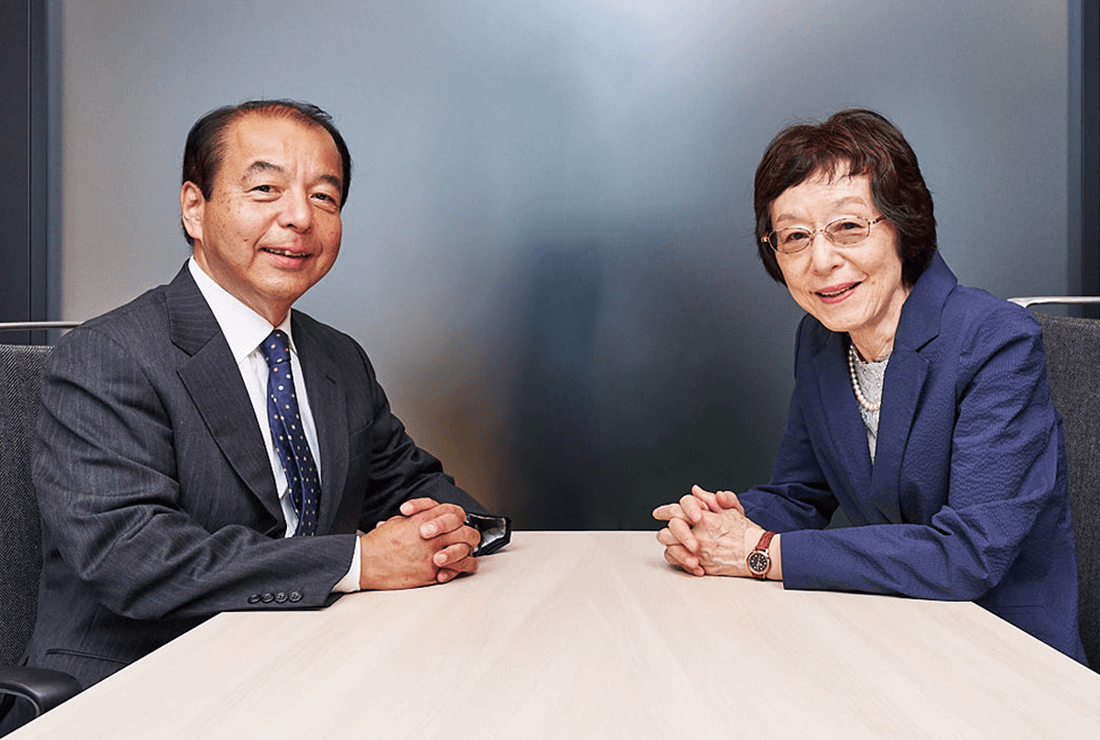 写真：株式会社メディパルホールディングス 社外監査役 市野 初芳と佐貫 葉子